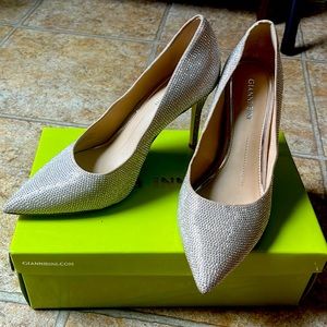 Gianni Bini closed high heel